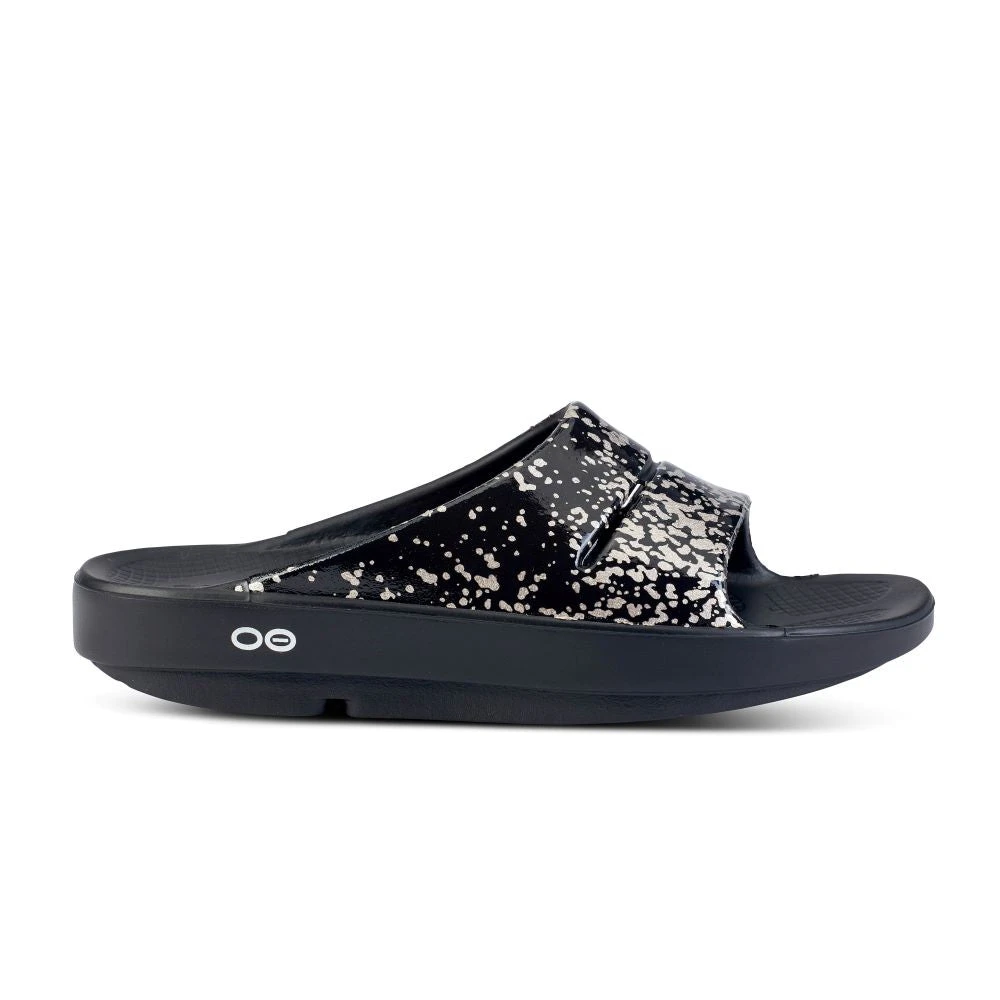 'OOFOS' Women's OOahh Slide Limited Edition - Black / Champagne Pop 3 'OOFOS' Women's OOahh Slide Limited Edition - Black / Champagne Pop