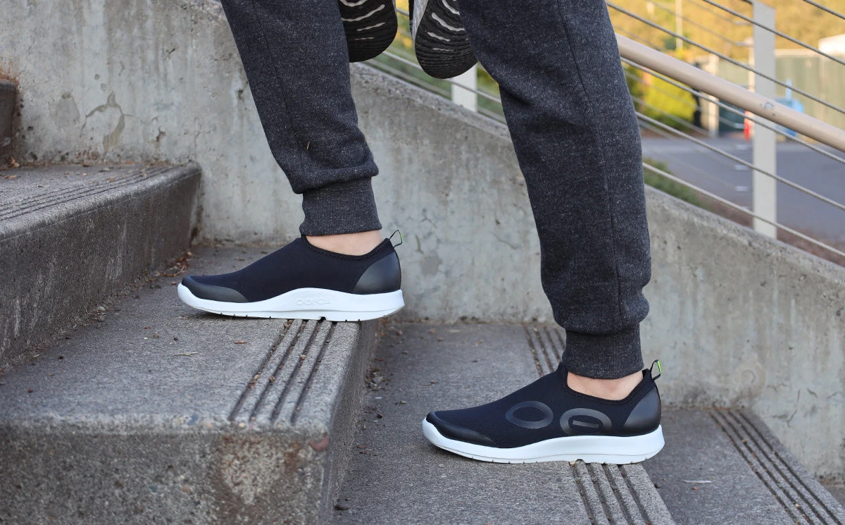 OOfos Men's OOmg Sport Low Shoe - White Black 5 OOfos Men's OOmg Sport Low Shoe - White Black - Image 3